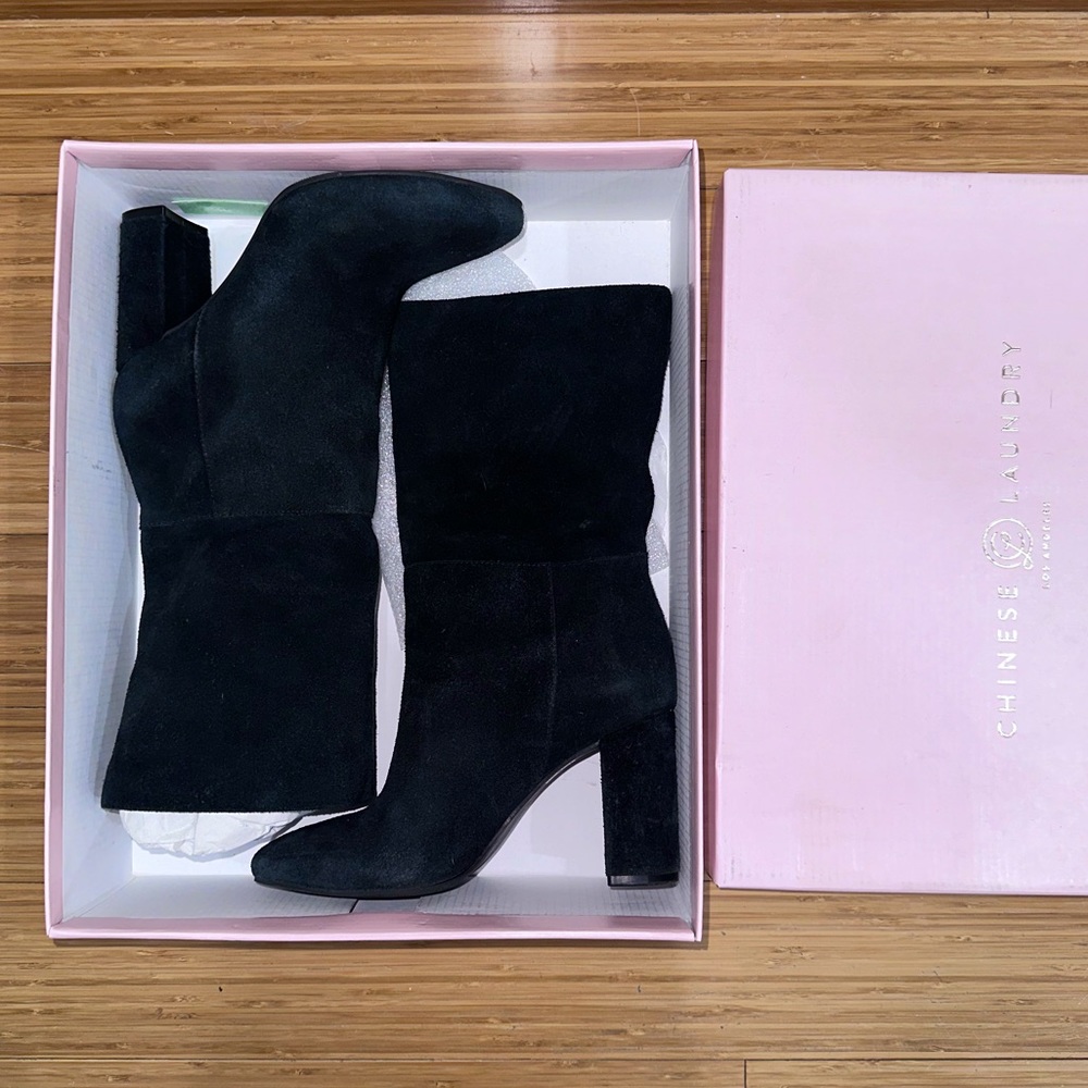 CHINESE LAUNDRY BLACK SUEDE KEEP UP BOOTS, NEW IN BOX